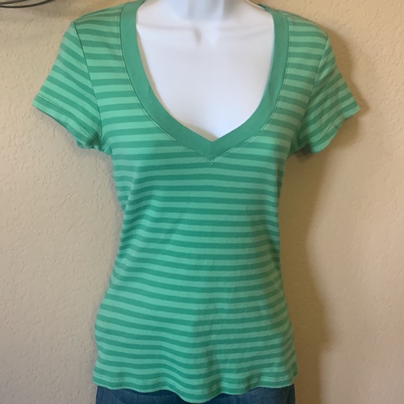 Old Navy V-Neck T-Shirt - Picture 2 of 2